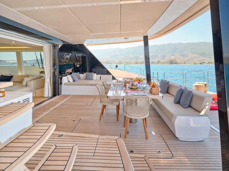 Hire a Sunreef GENNY Piraeus