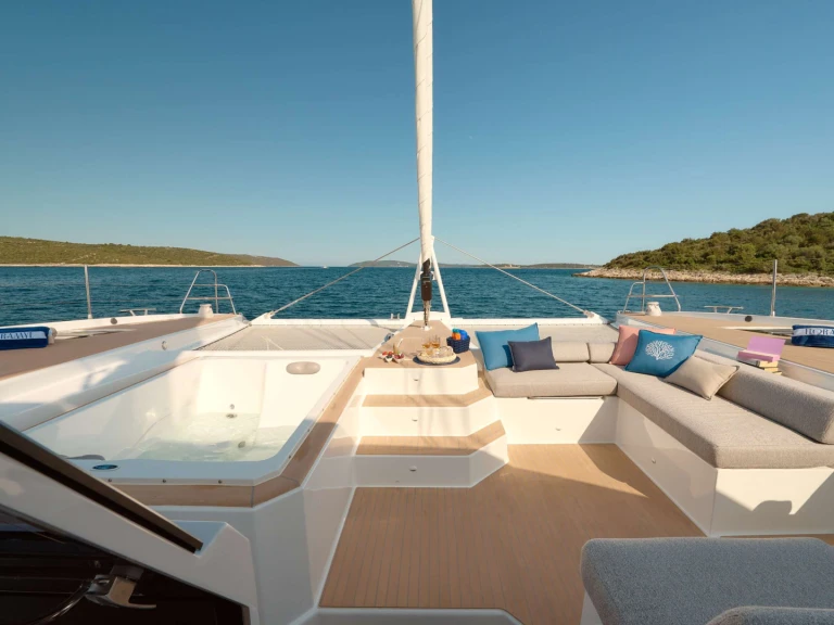 Hire Luxury Yacht Fountaine Pajot with a boat licence