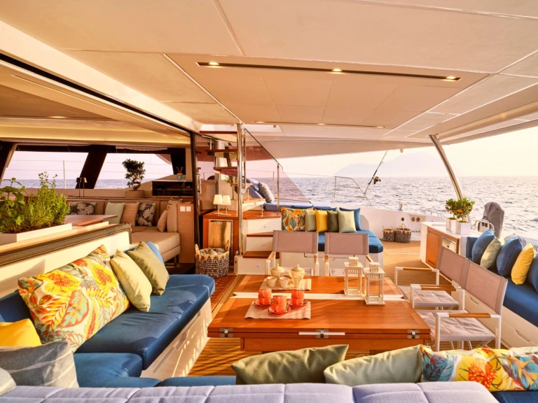 Charter a Fountaine Pajot APHAEA in Néa Péramos on Samboat