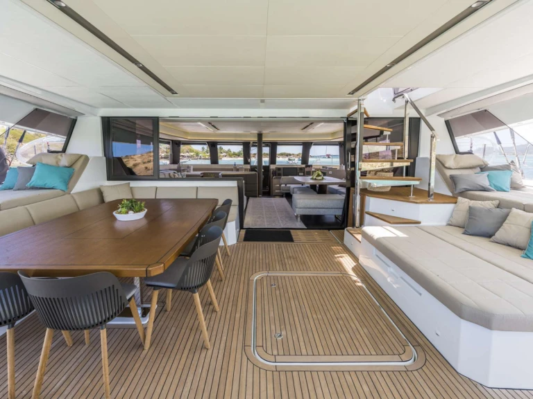 Luxury Yacht to hire Naples at the best price