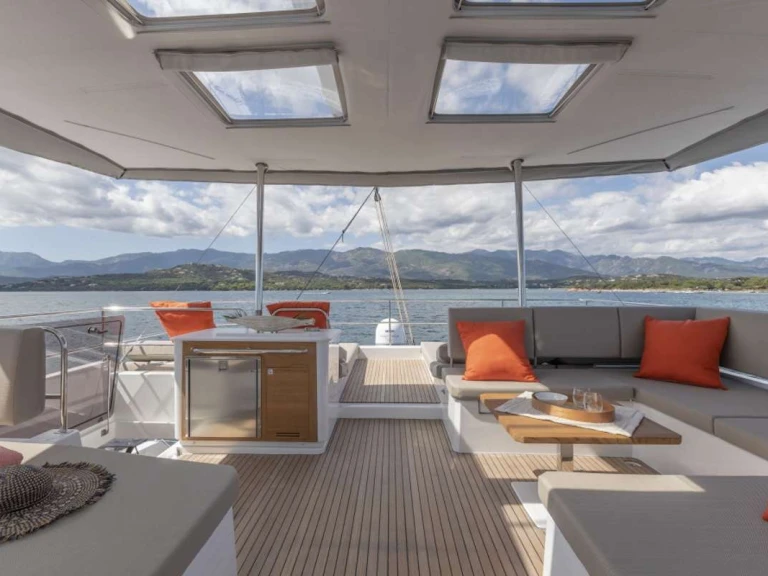 Hire Luxury Yacht Fountaine Pajot with a boat licence