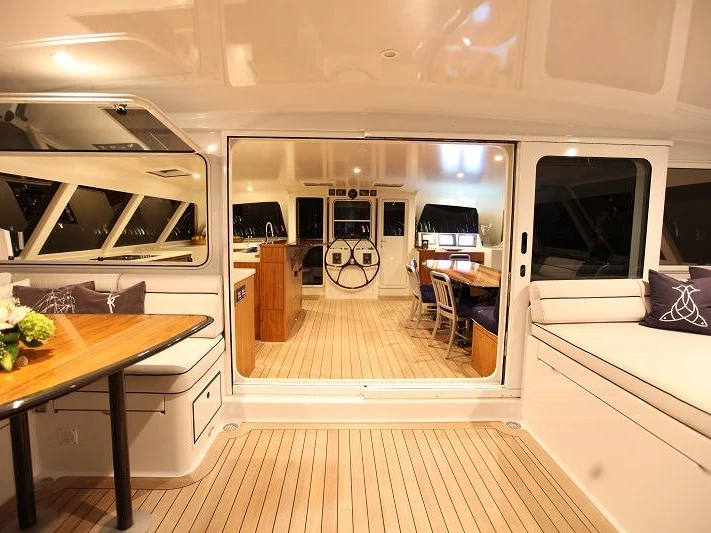 Yacht hire French Polynesia cheap SLIM