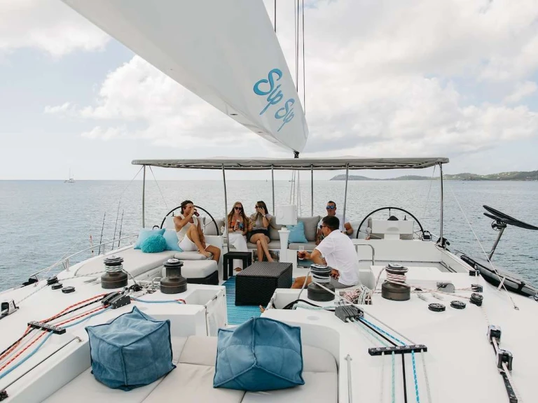 Hire Luxury Yacht Lagoon with a boat licence