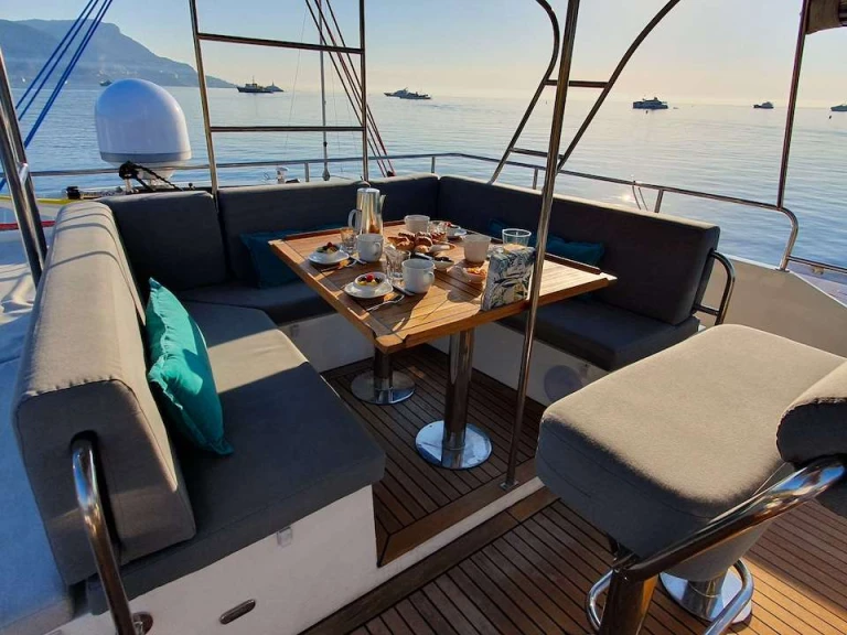 Hire Luxury Yacht with or without skipper Sunreef Porto-Vecchio