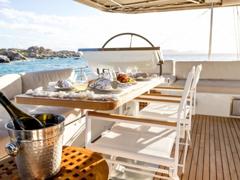 Luxury Yacht to hire Nassau at the best price