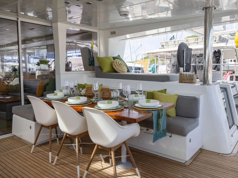 Luxury Yacht to hire British Virgin Islands (BVI) at the best price