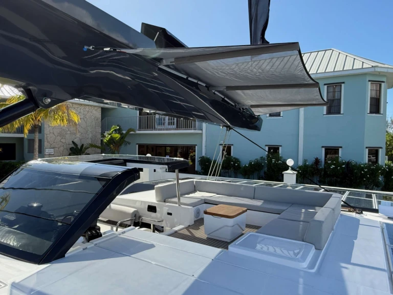 Charter a Xquisite Yachts Flying Whale in Bahamas on Samboat