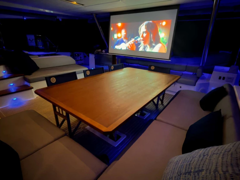 Hire a Fountaine Pajot CATALYST Nassau