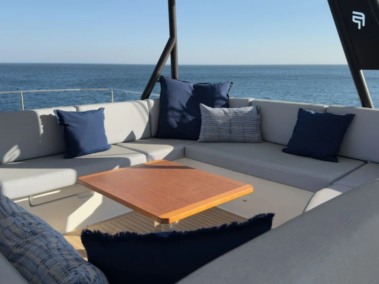 Yacht hire Nassau cheap CATALYST
