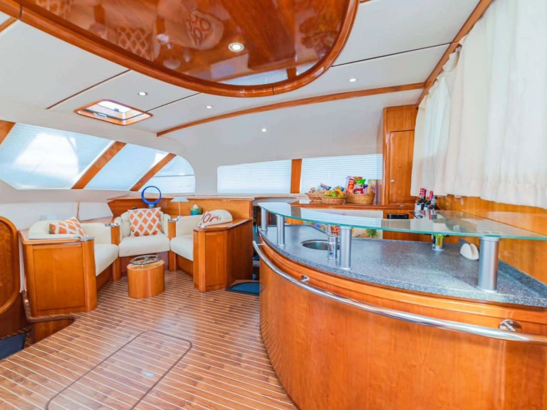 Luxury Yacht to hire Rodney Bay at the best price