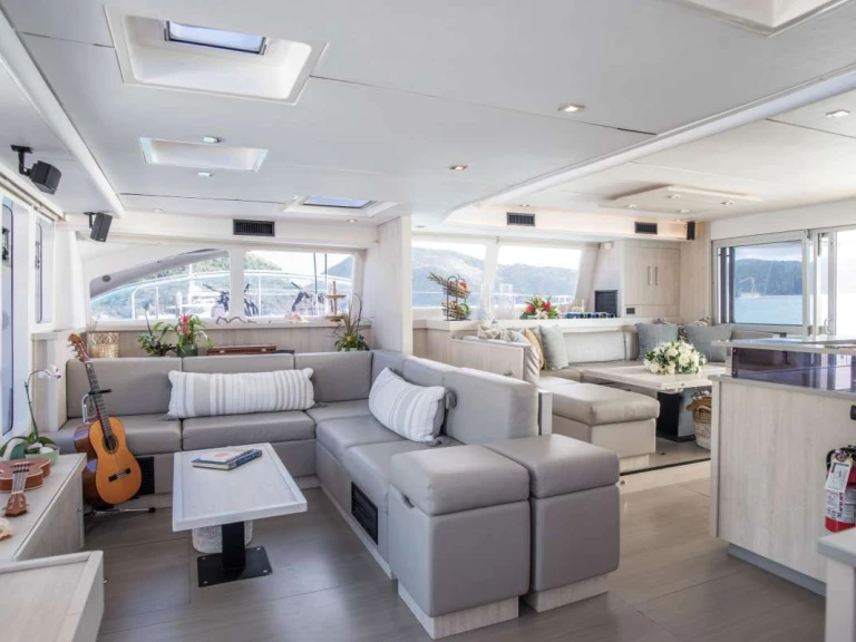 Hire Luxury Yacht Leopard with a boat licence