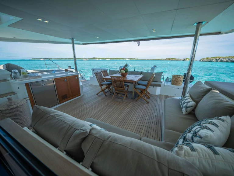 Yacht hire Bahamas cheap WIND CHASER I