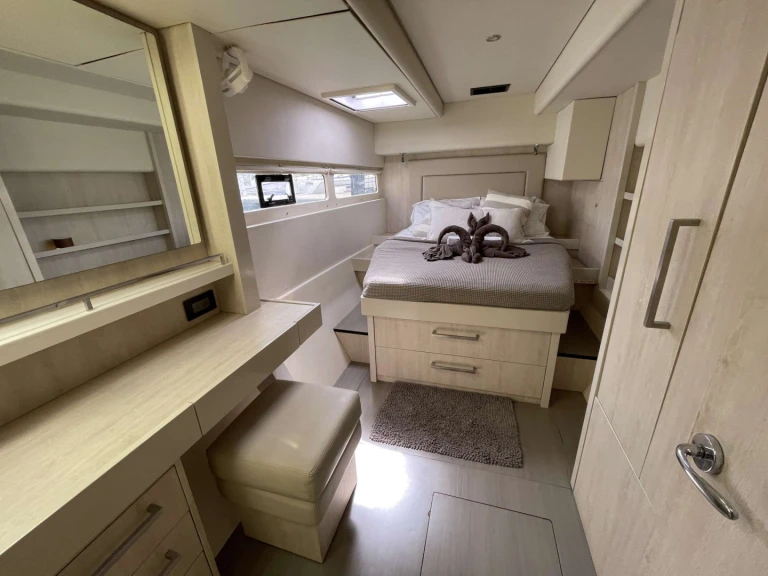 Luxury Yacht to hire Road Town at the best price