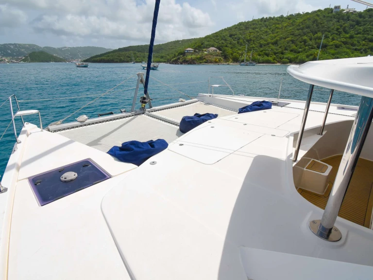 Hire Luxury Yacht Leopard with a boat licence