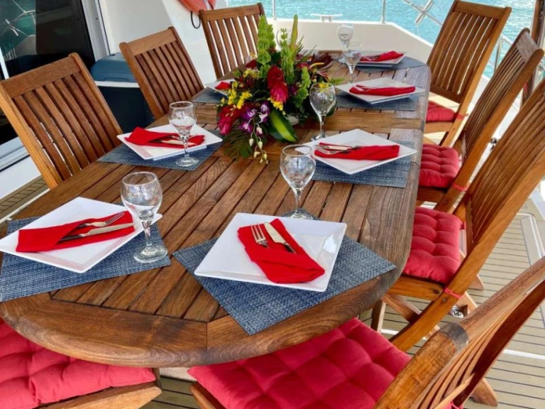 Hire Luxury Yacht Leopard with a boat licence