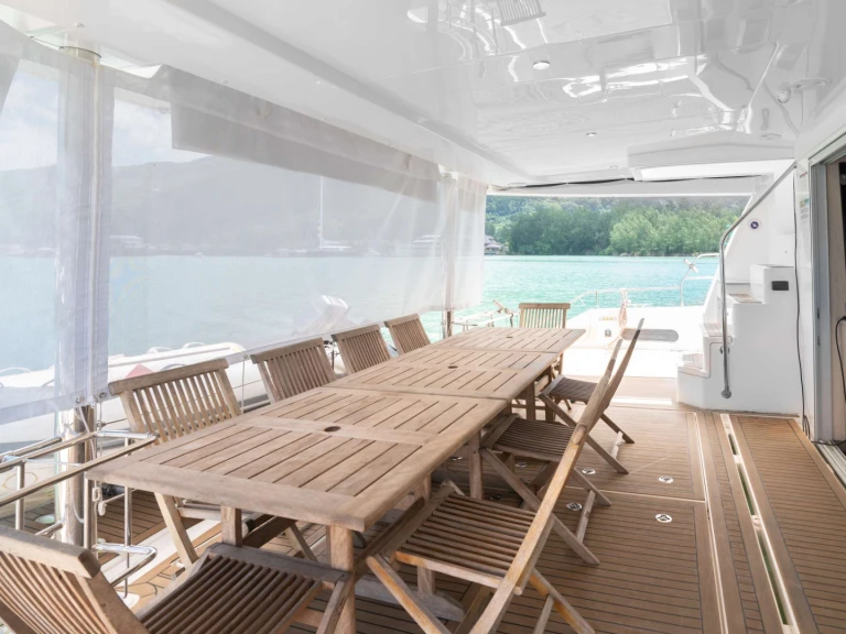 Charter a Robertson and Caine BETWEEN in Seychelles on Samboat
