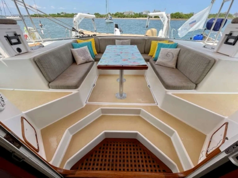 Yacht hire Newport cheap QUEST