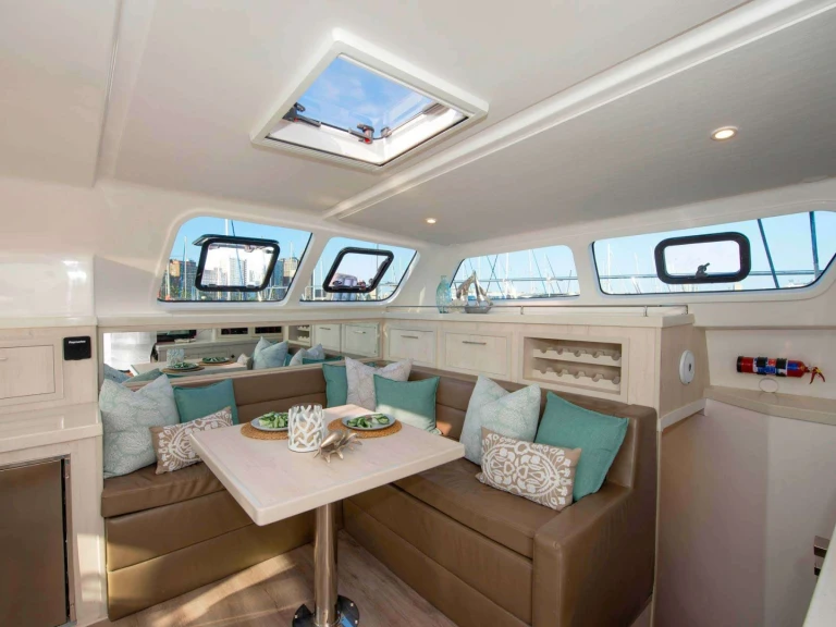 Hire Luxury Yacht Royal Cape with a boat licence
