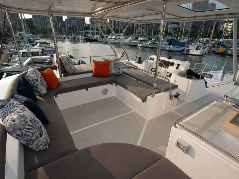 Luxury Yacht to hire British Virgin Islands (BVI) at the best price