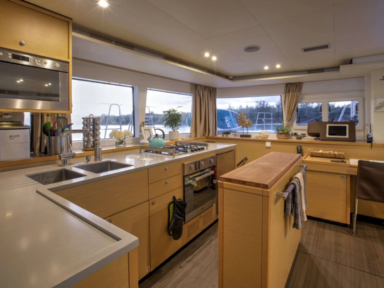 Yacht charter Nassau - Lagoon WHISPERS II on SamBoat