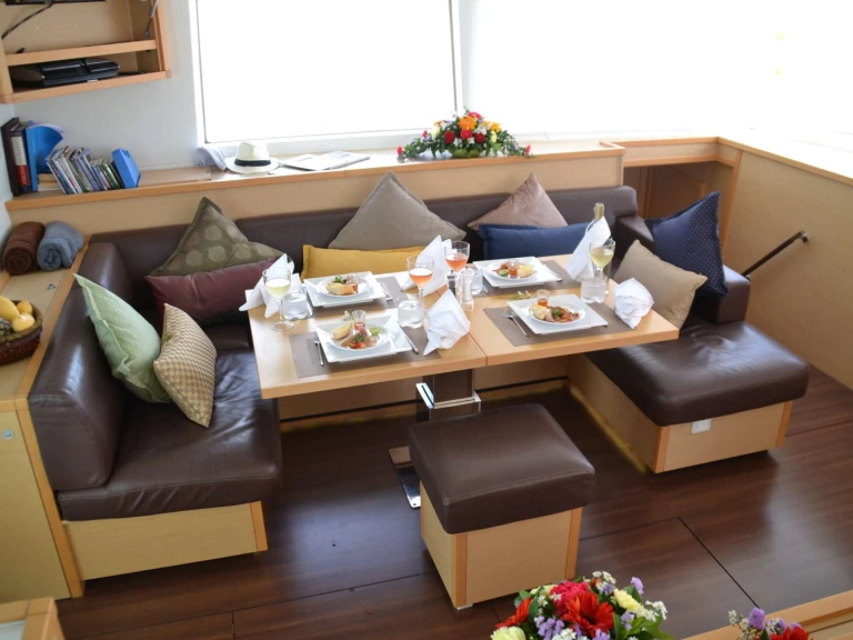 Hire Luxury Yacht Jeanneau with a boat licence
