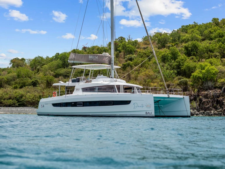 Hire Luxury Yacht Bali with a boat licence