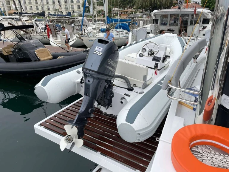 Luxury Yacht to hire British Virgin Islands (BVI) at the best price