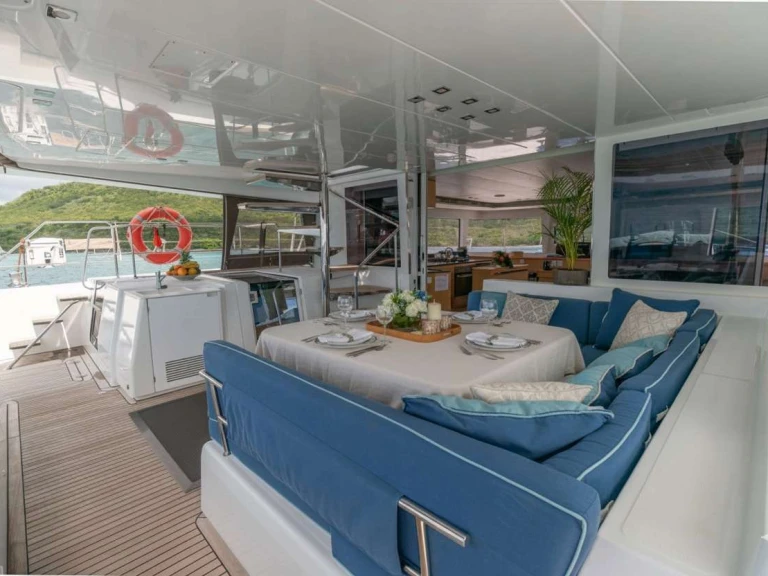 Luxury Yacht hire in Naples - Lagoon EVER III