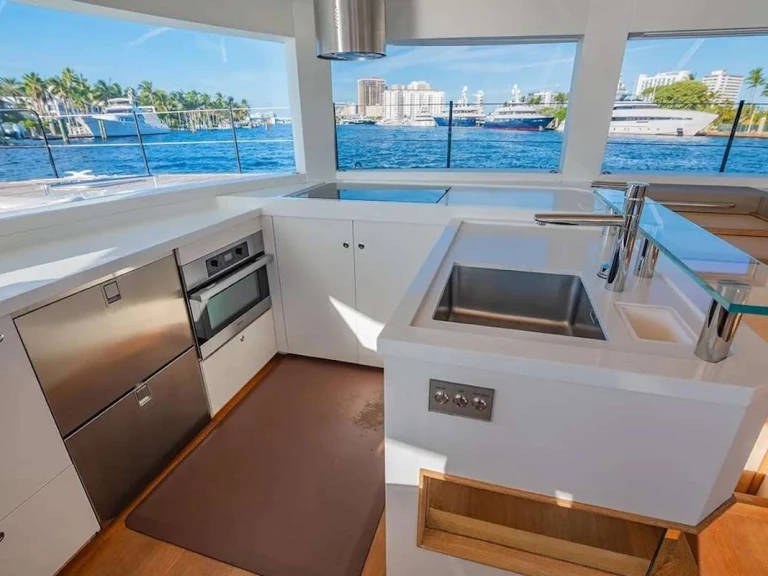 Hire Luxury Yacht with or without skipper Nishii Shipyards Nassau