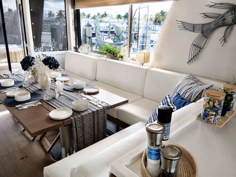 Luxury Yacht to hire Nassau at the best price