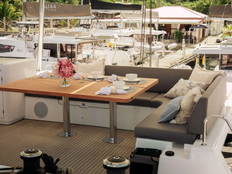 Luxury Yacht to hire British Virgin Islands (BVI) at the best price