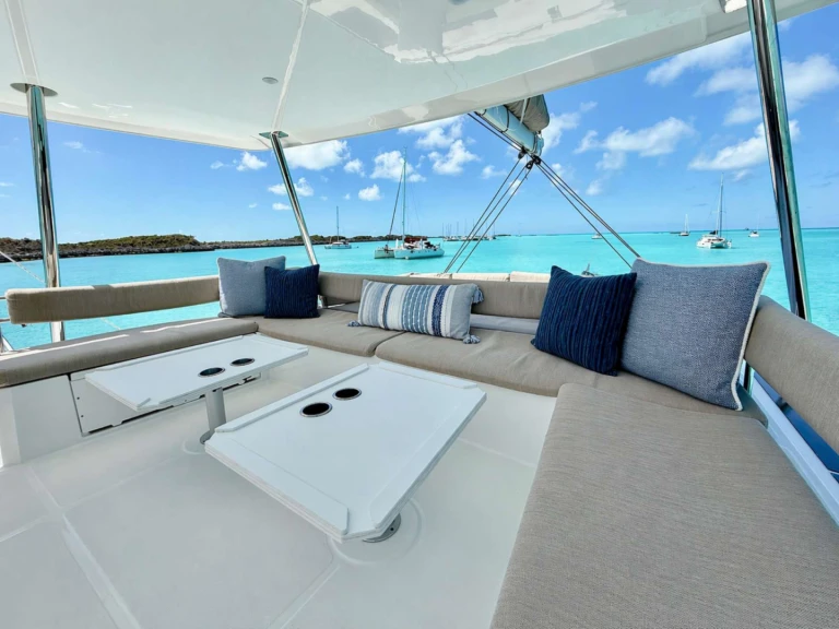 Hire Luxury Yacht Bali with a boat licence