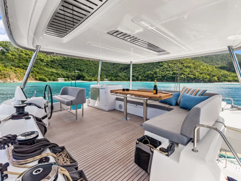 Hire Luxury Yacht with or without skipper Lagoon Saint Thomas Island