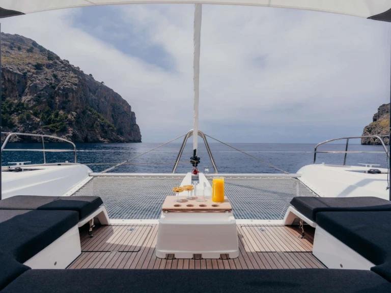 Hire Luxury Yacht with or without skipper Lagoon Athens