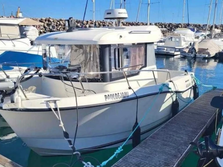 Hire a Quicksilver Activ 605 Pilothouse Sesimbra