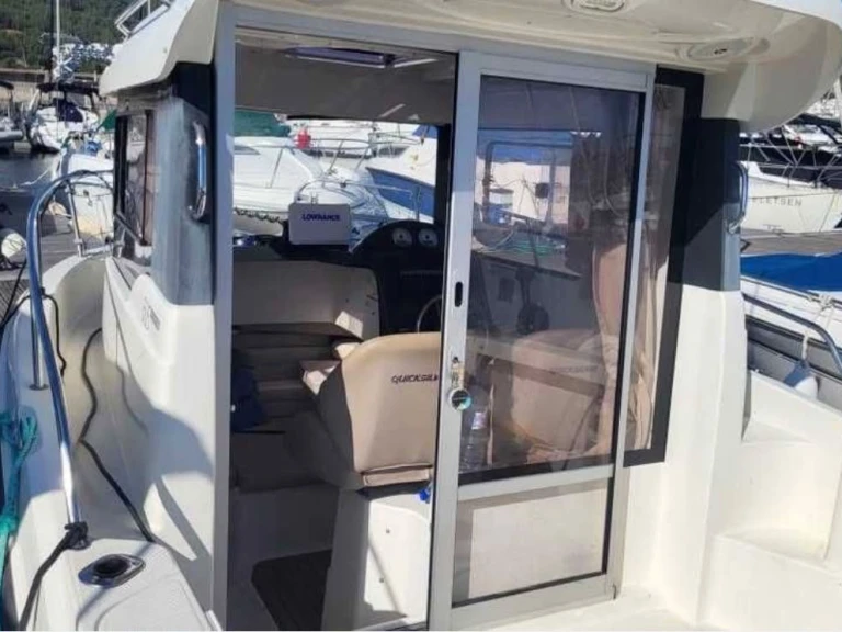 Motorboat hire in Sesimbra - Quicksilver Activ 605 Pilothouse