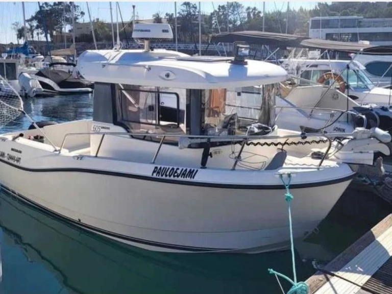 Hire Motorboat Quicksilver with a boat licence