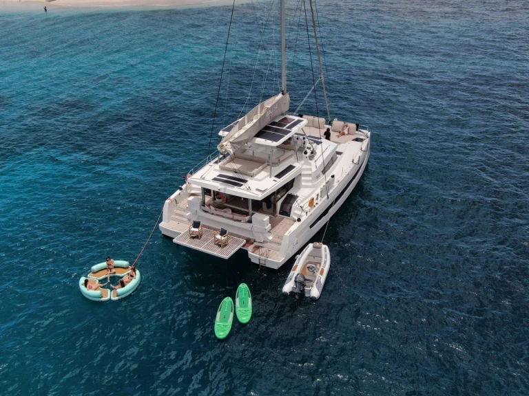 Luxury Yacht to hire Road Town at the best price