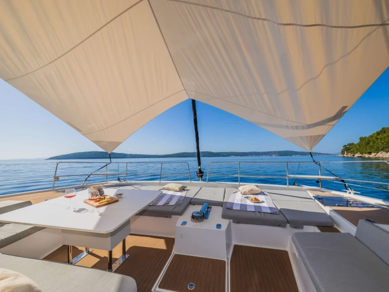 Yacht hire Piraeus cheap OCEAN LOUNGE