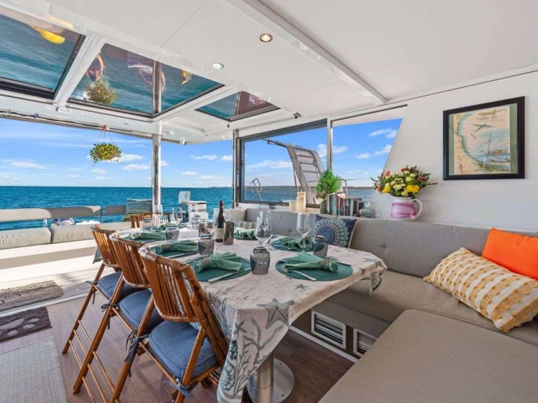 Hire Luxury Yacht Bali with a boat licence