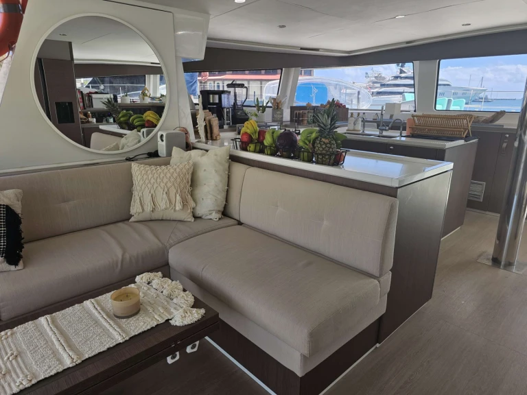 Luxury Yacht to hire British Virgin Islands (BVI) at the best price