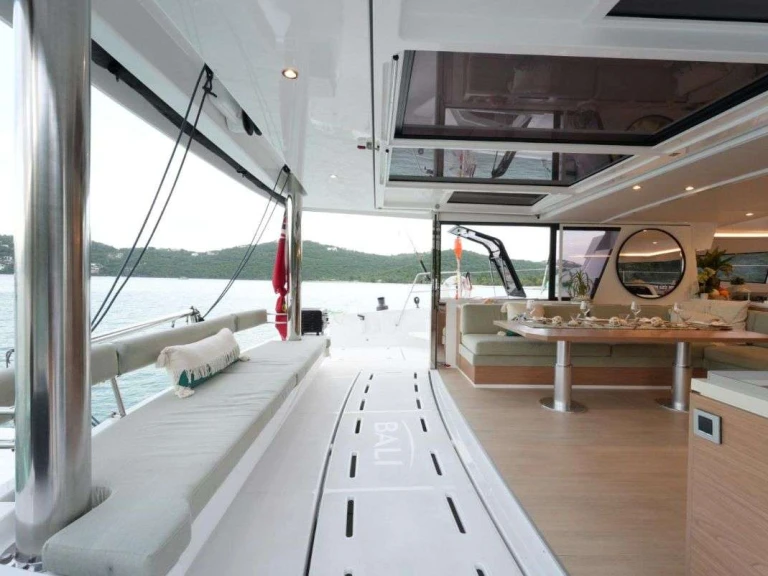 Hire Luxury Yacht Bali with a boat licence
