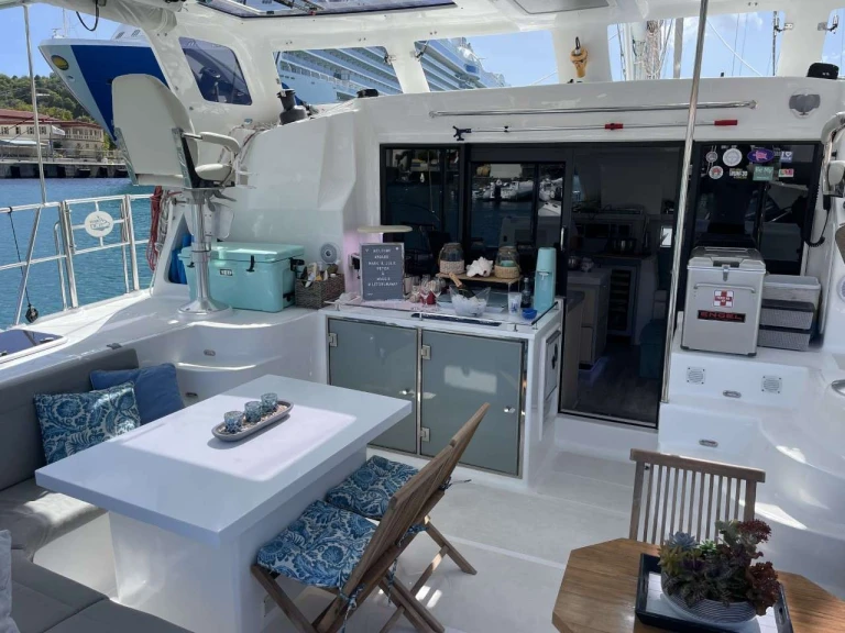 Charter a Royal Cape RUMAWAY in British Virgin Islands (BVI) on Samboat