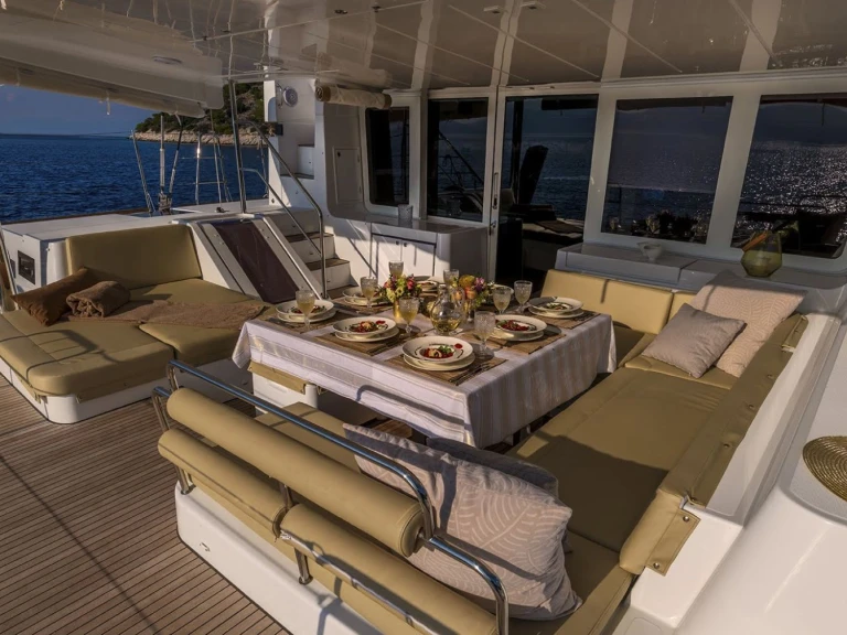Charter a Lagoon FLO in Mykonos (Island) on Samboat