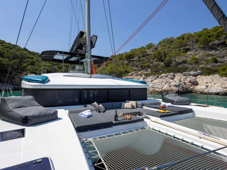 Yacht hire Athens cheap QUEEN OF DIAMONDS 