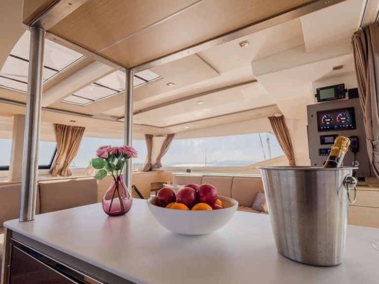 Yacht charter Athens - Fountaine Pajot KEBISIKS on SamBoat