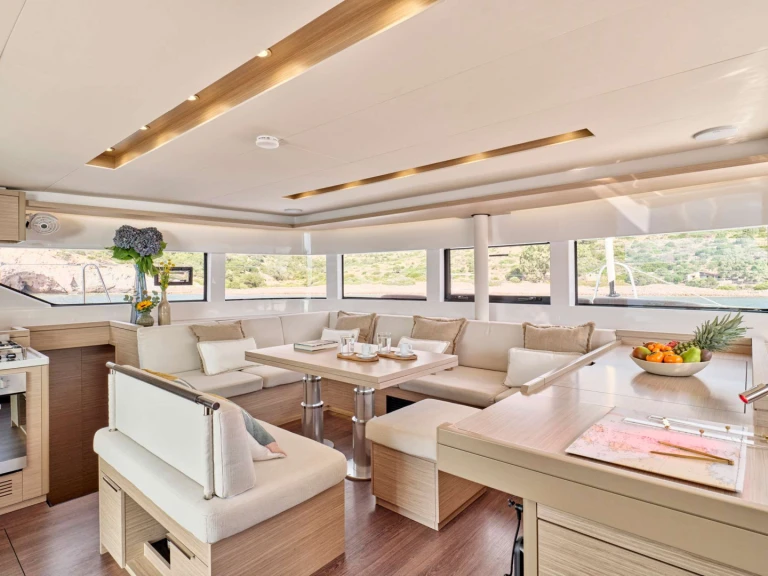 Luxury Yacht to hire Athens at the best price