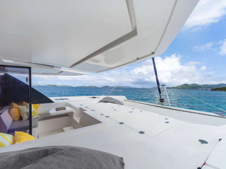 Hire Luxury Yacht with or without skipper Leopard Saint Thomas Island