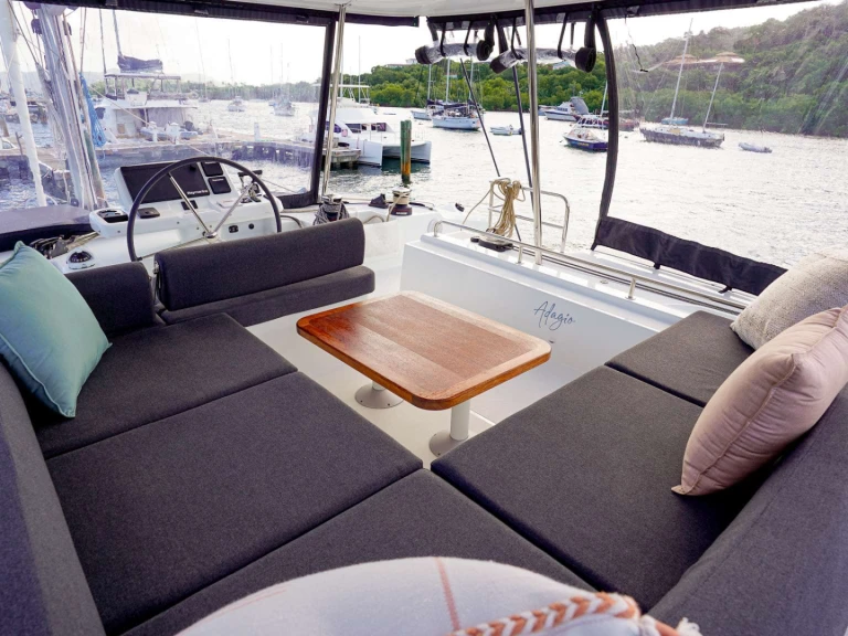 Luxury Yacht to hire British Virgin Islands (BVI) at the best price