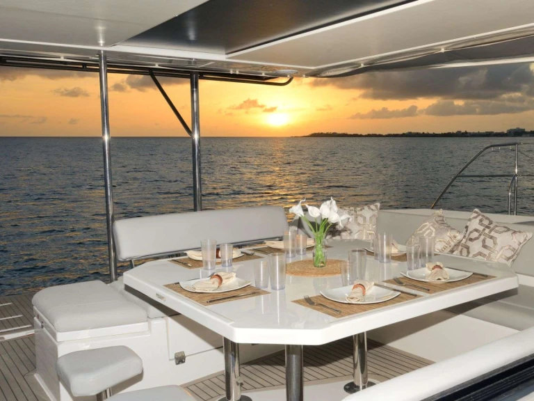 Luxury Yacht hire in Tortola - Robertson and Caine Kismet